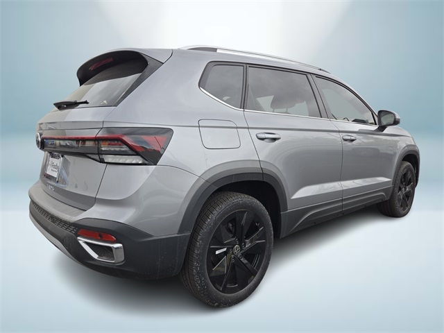2025 Volkswagen Taos SE photo 4