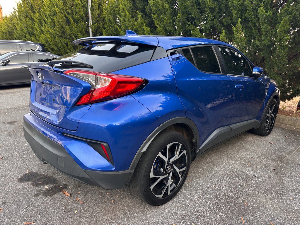 2020 Toyota C-HR XLE photo 3