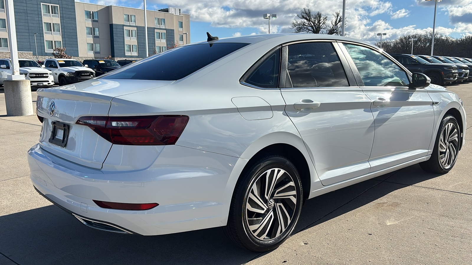 2021 Volkswagen Jetta SEL Premium photo 3