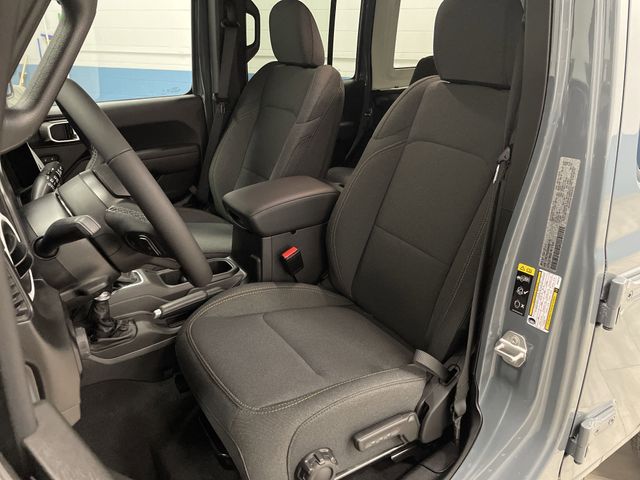 2025 Jeep Wrangler Sport S photo 4