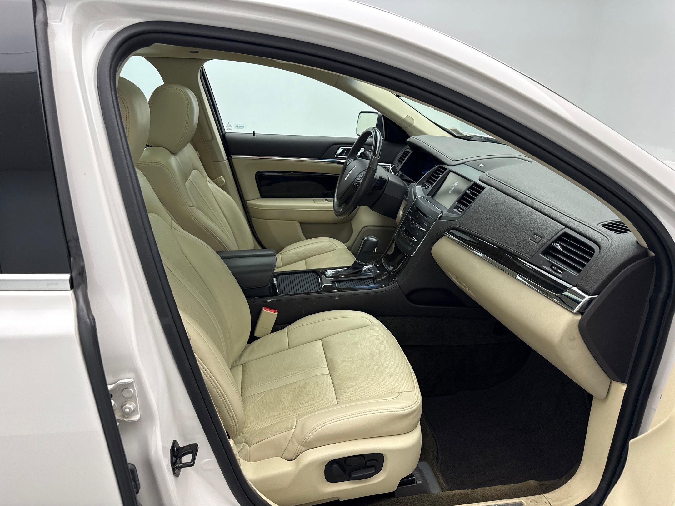 2014 Lincoln MKS EcoBoost photo 24