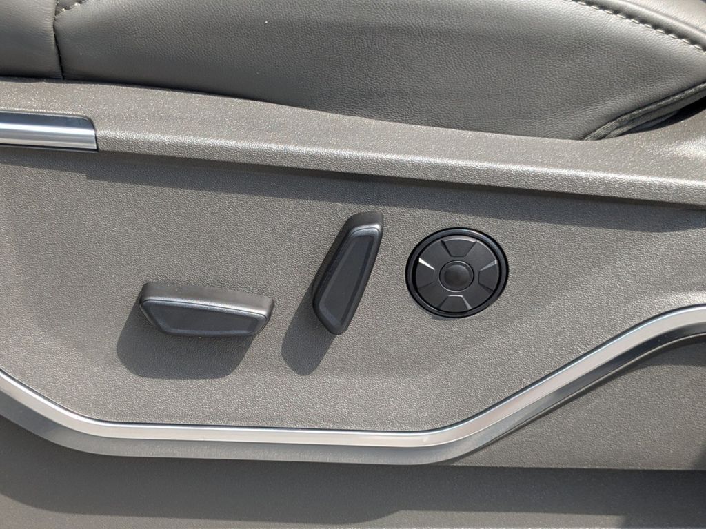2025 Ford F-250 Platinum photo 19