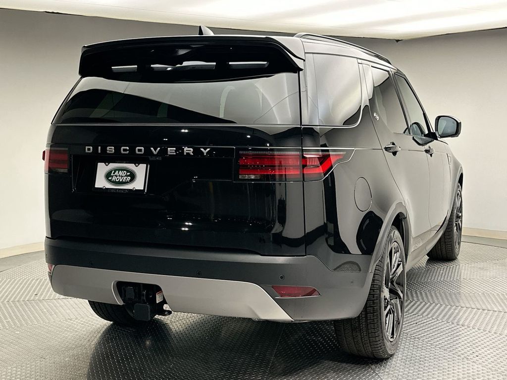 2025 Land Rover Discovery S photo 3