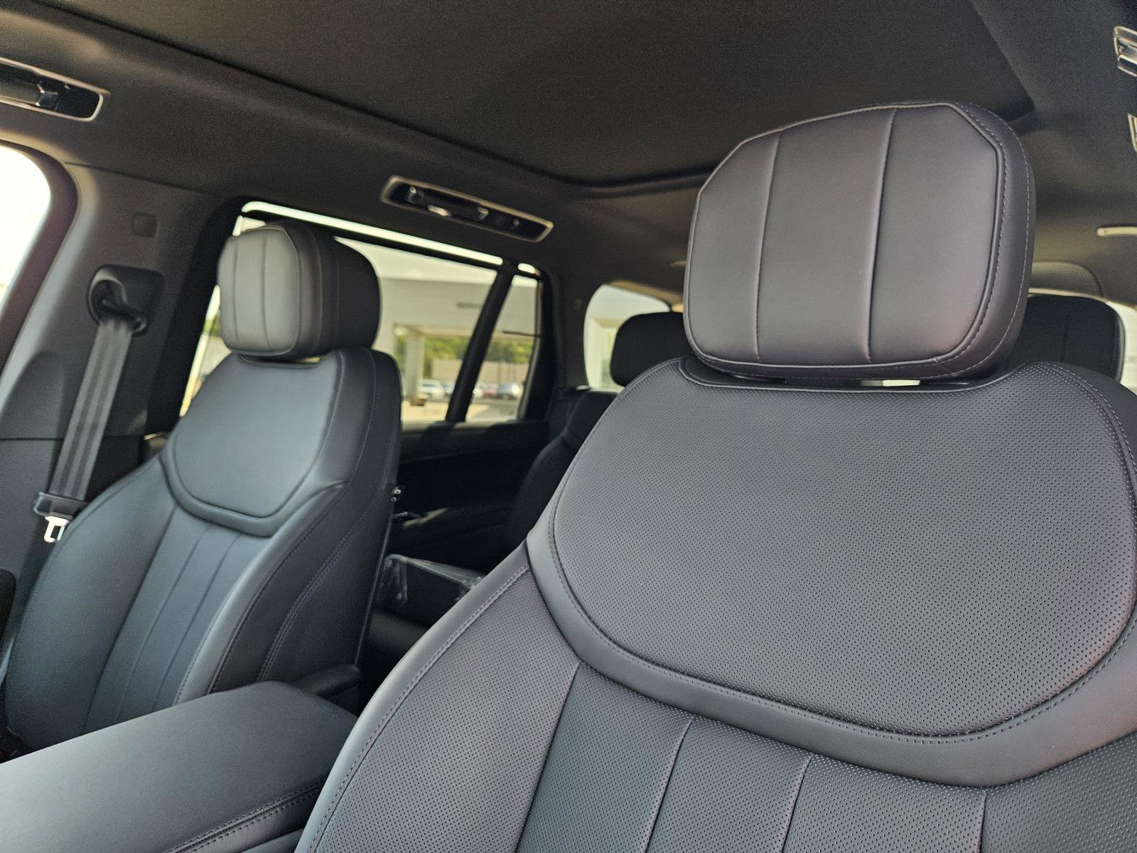 2025 Land Rover Range Rover SE photo 23
