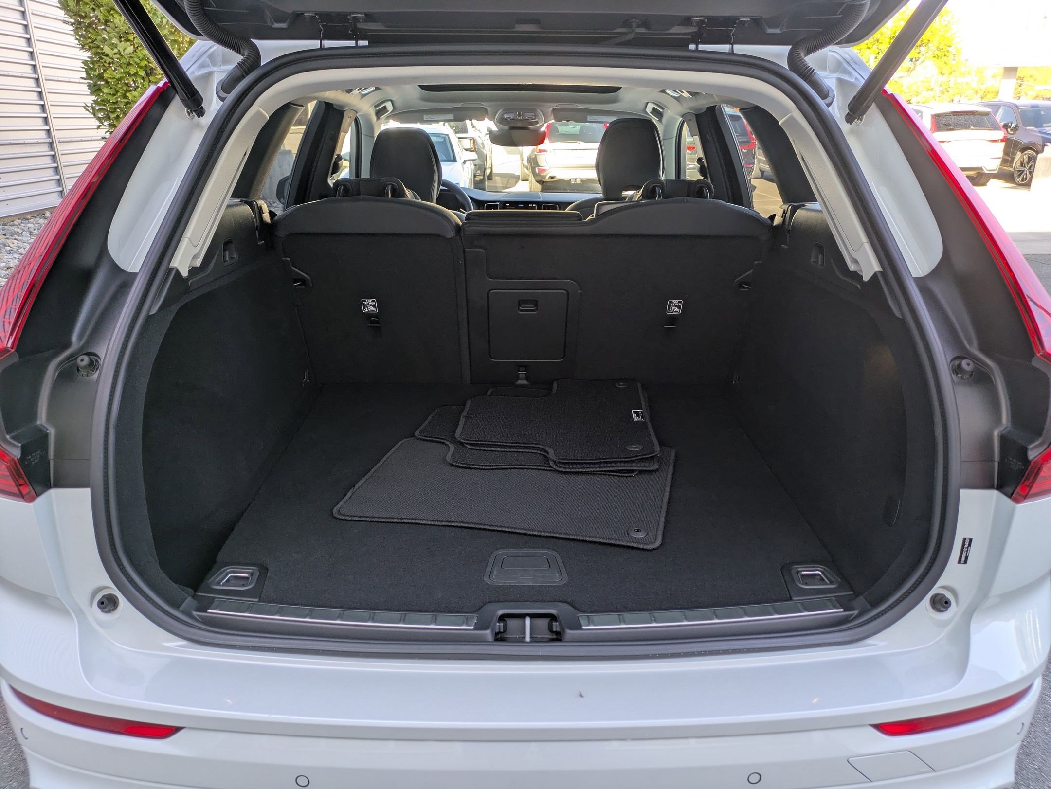 2025 Volvo XC60 Plus photo 30