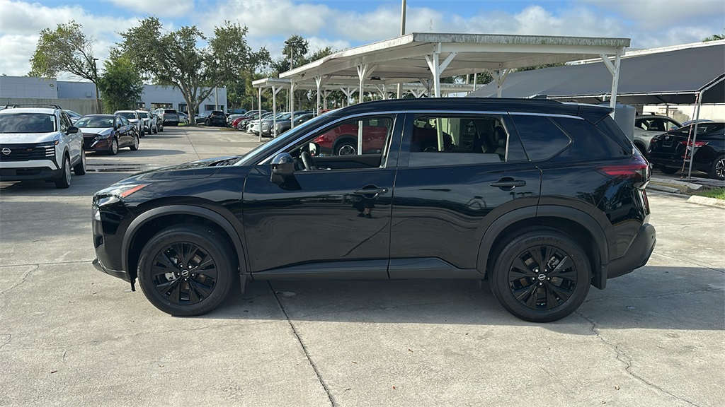 2023 Nissan Rogue SV photo 4