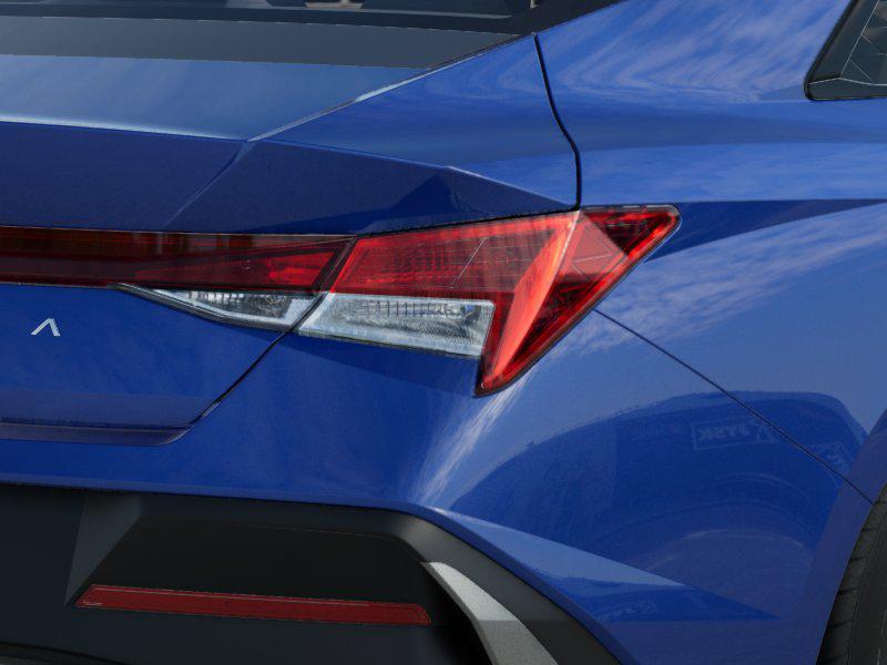 2025 Hyundai Elantra SE photo 10