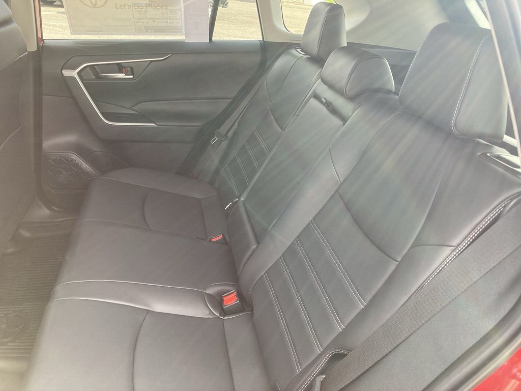 2025 Toyota RAV4 XLE photo 25