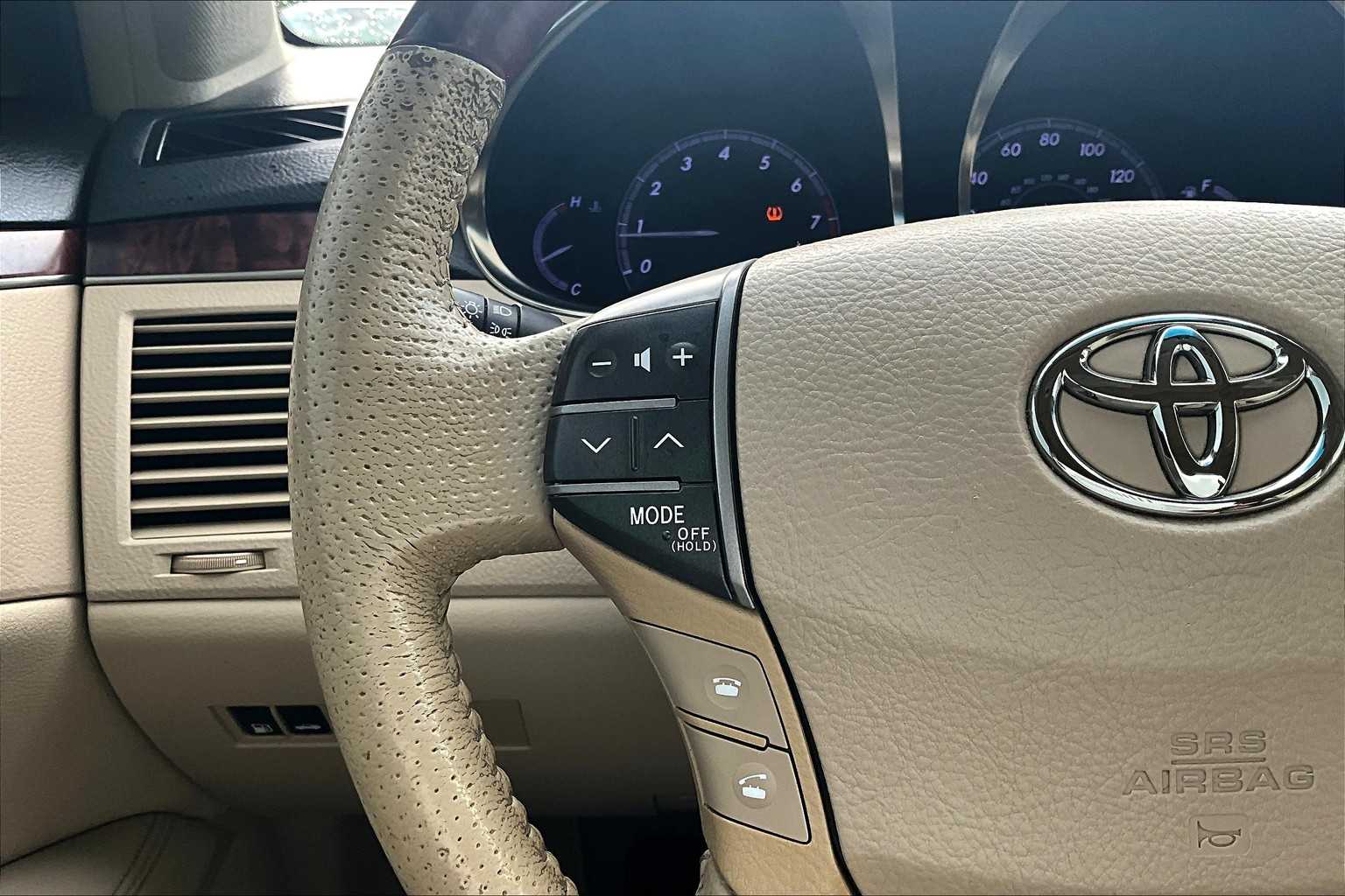 2011 Toyota Avalon Limited photo 22