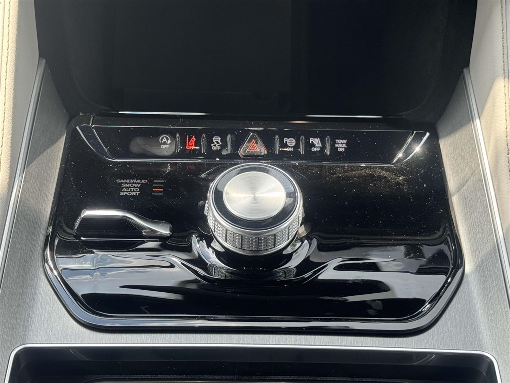 2025 Jeep Wagoneer Daytona R/T photo 20