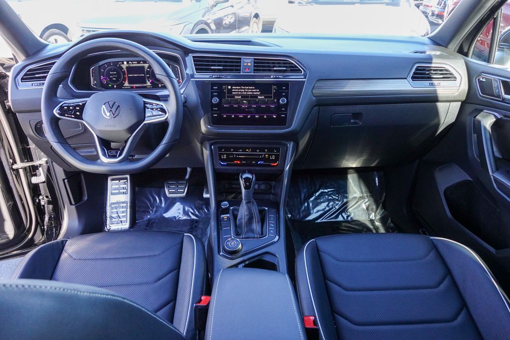 2024 Volkswagen Tiguan SEL R-Line Black photo 24
