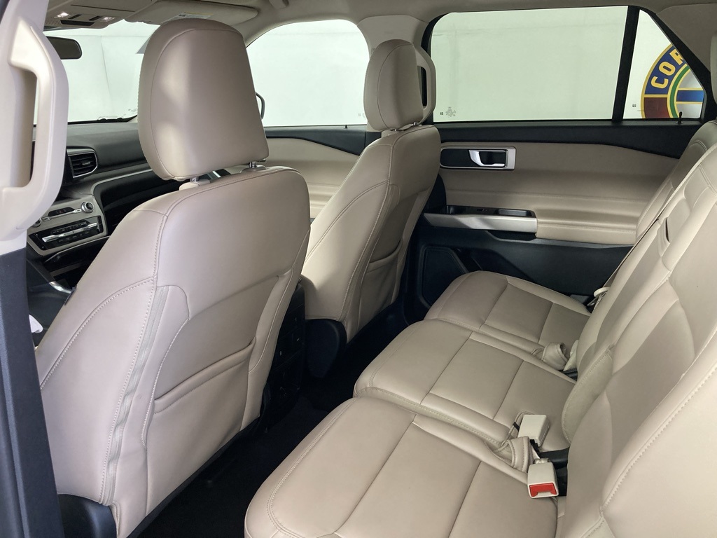 2023 Ford Explorer XLT photo 12