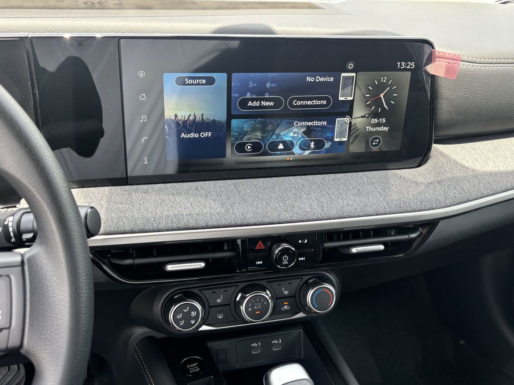 2025 Nissan Kicks SV photo 12
