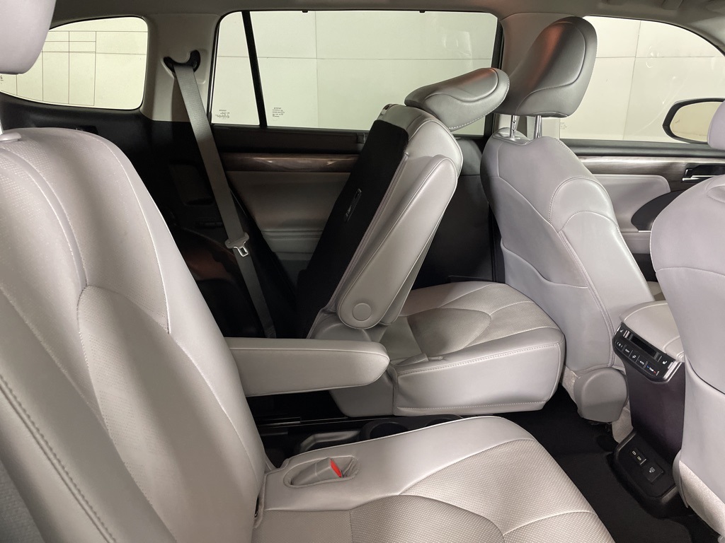 2022 Toyota Highlander Platinum photo 15