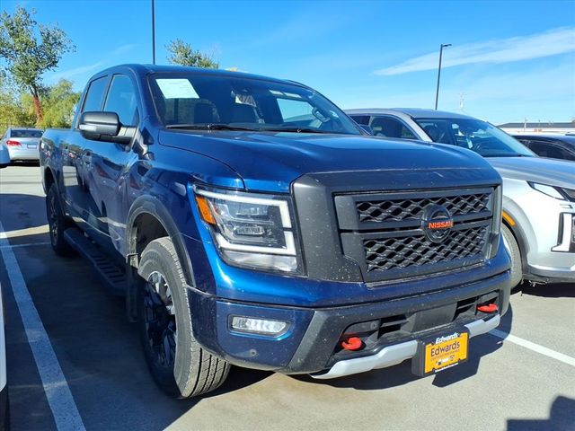 2022 Nissan Titan PRO-4X photo 2