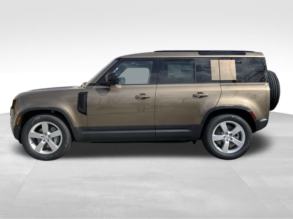 2025 Land Rover Defender 110 S photo 2