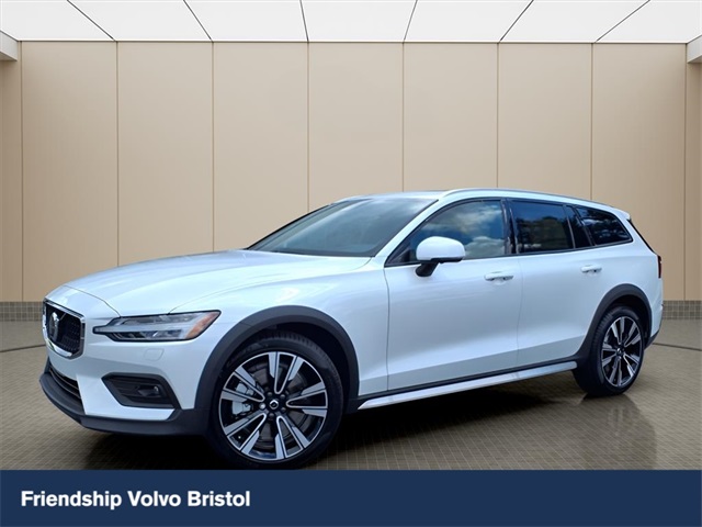 2026 Volvo V60 Cross Country Ultra's photo