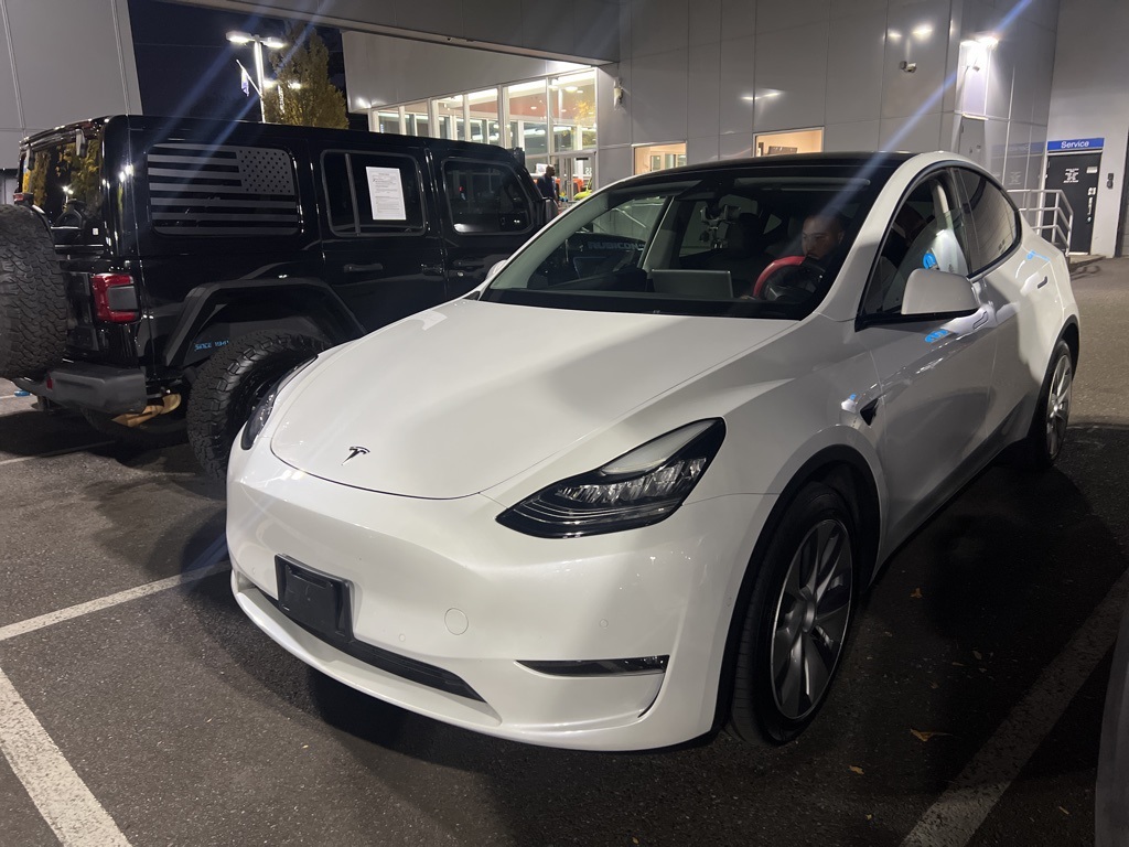 2022 Tesla Model Y Long Range photo 2