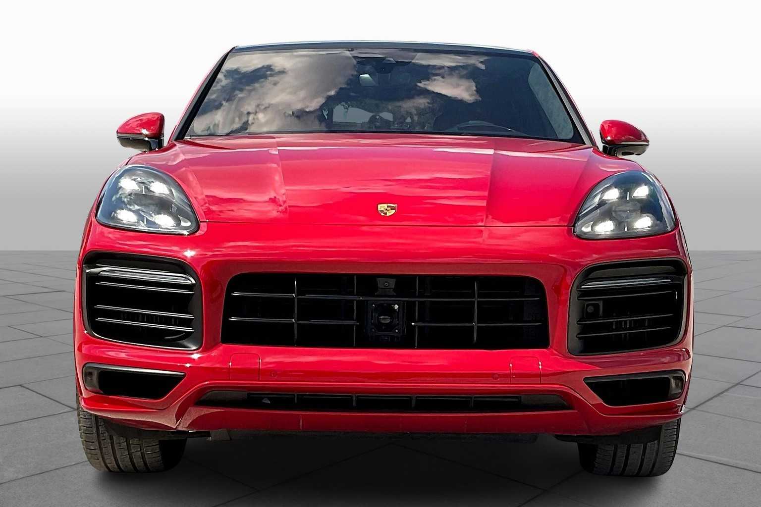 2023 Porsche Cayenne GTS Coupe photo 3