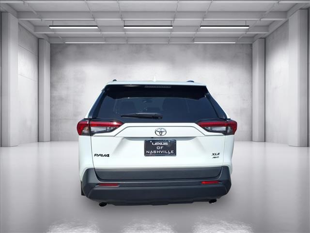 2021 Toyota RAV4 XLE photo 3