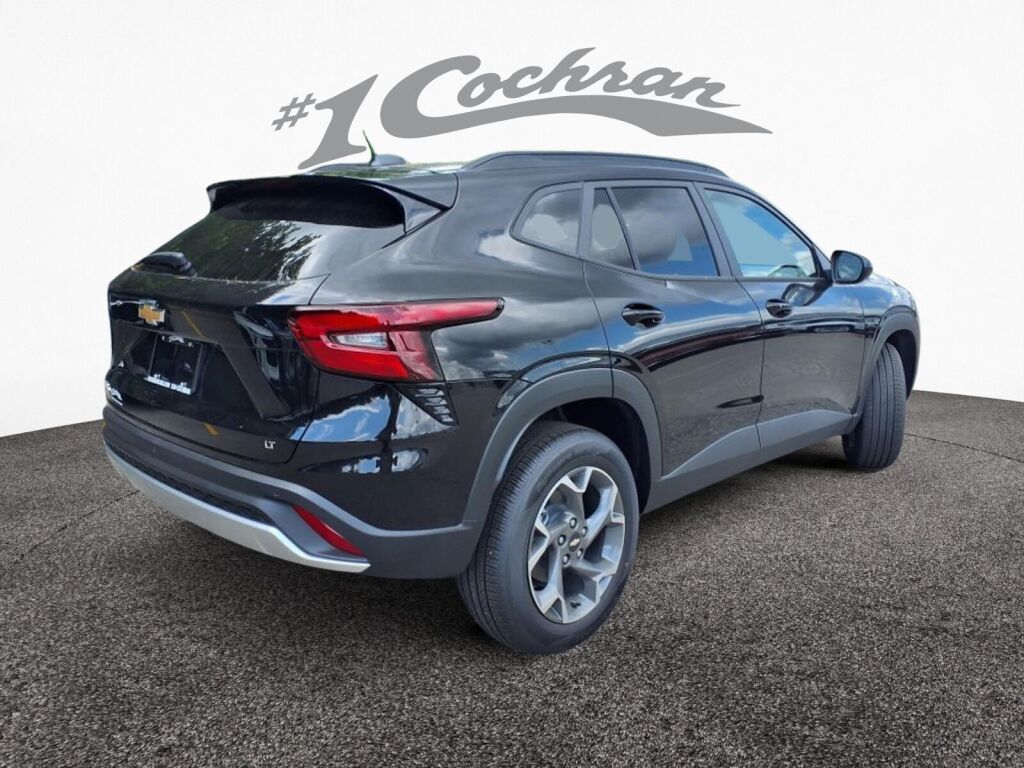 2025 Chevrolet Trax LT photo 3