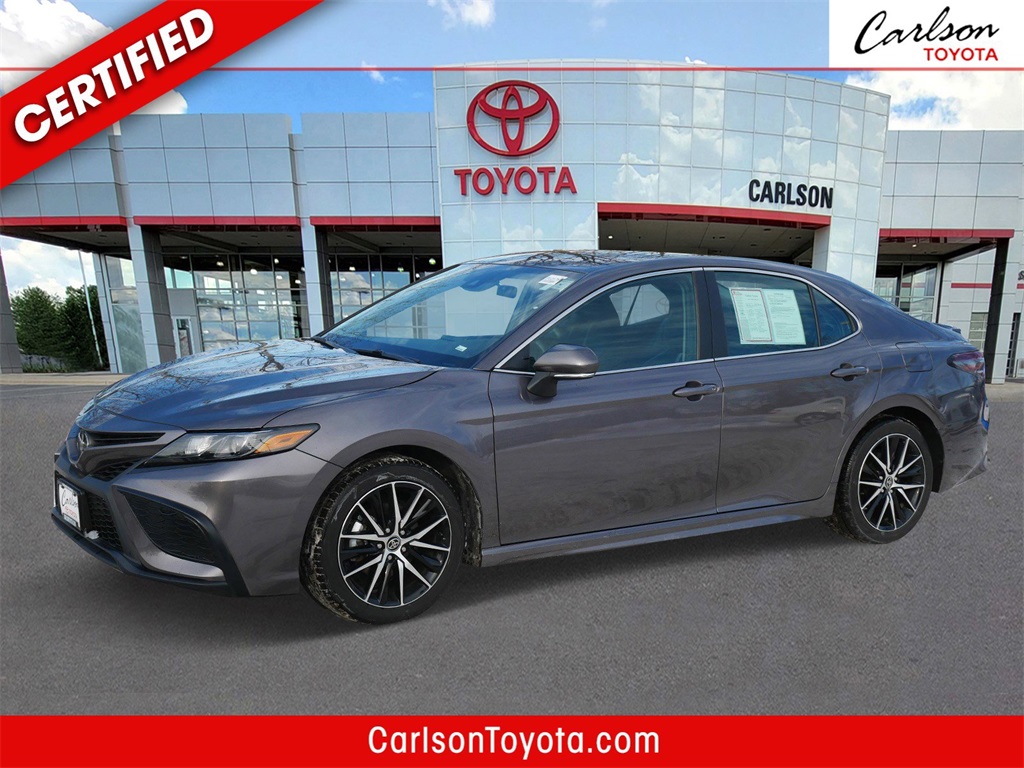 2024 Toyota Camry SE's photo