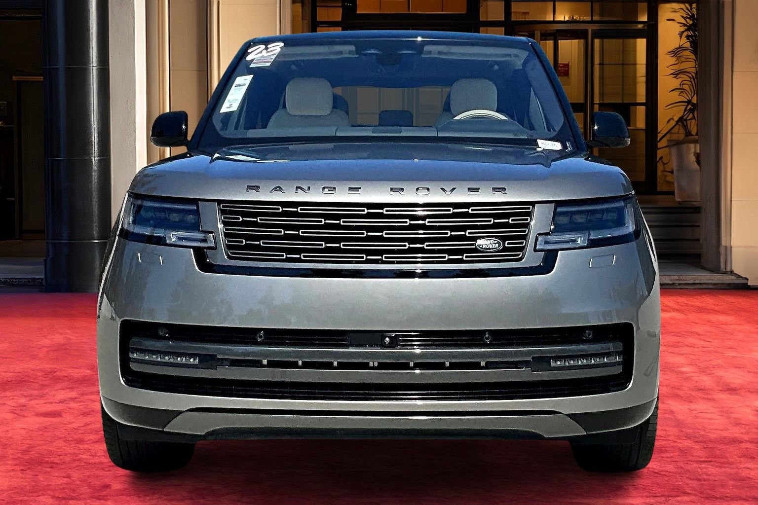 2023 Land Rover Range Rover SE photo 2