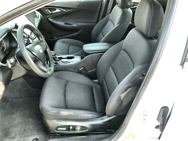 2024 Chevrolet Malibu 1LT photo 3