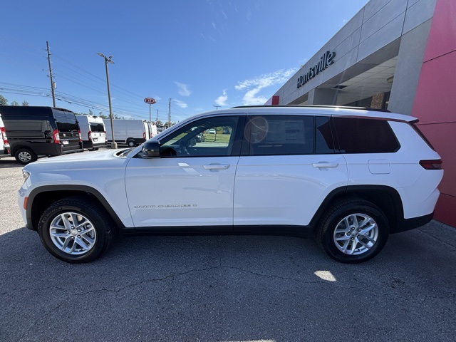 2025 Jeep Grand Cherokee Laredo photo 3