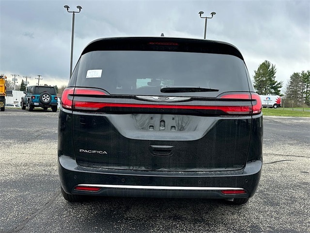 2025 Chrysler Pacifica photo 4