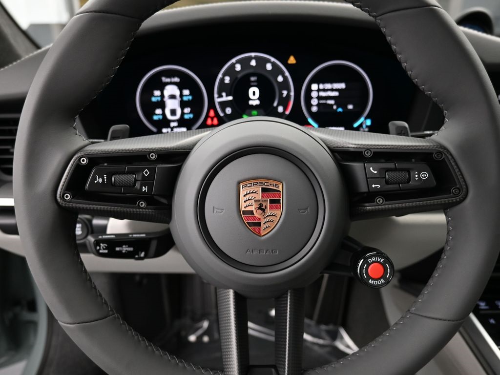 2026 Porsche 911 GTS photo 24