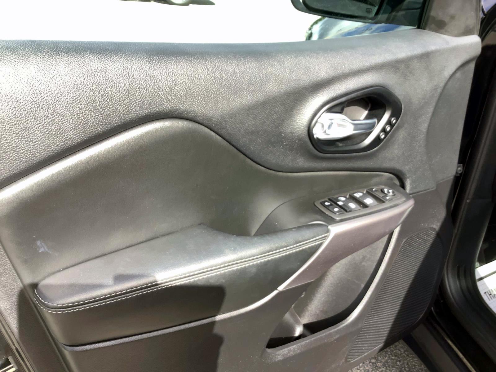2022 Jeep Cherokee Limited photo 8