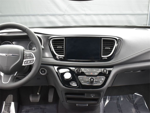 2026 Chrysler Pacifica photo 9
