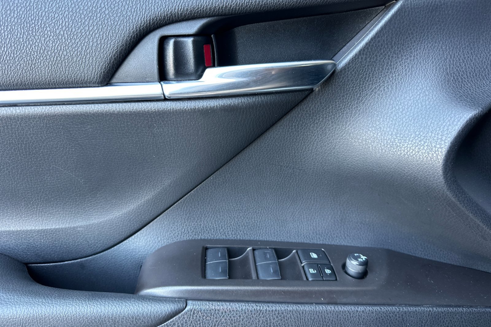 2024 Toyota Camry SE photo 10