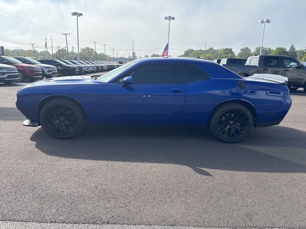 2020 Dodge Challenger SXT photo 2