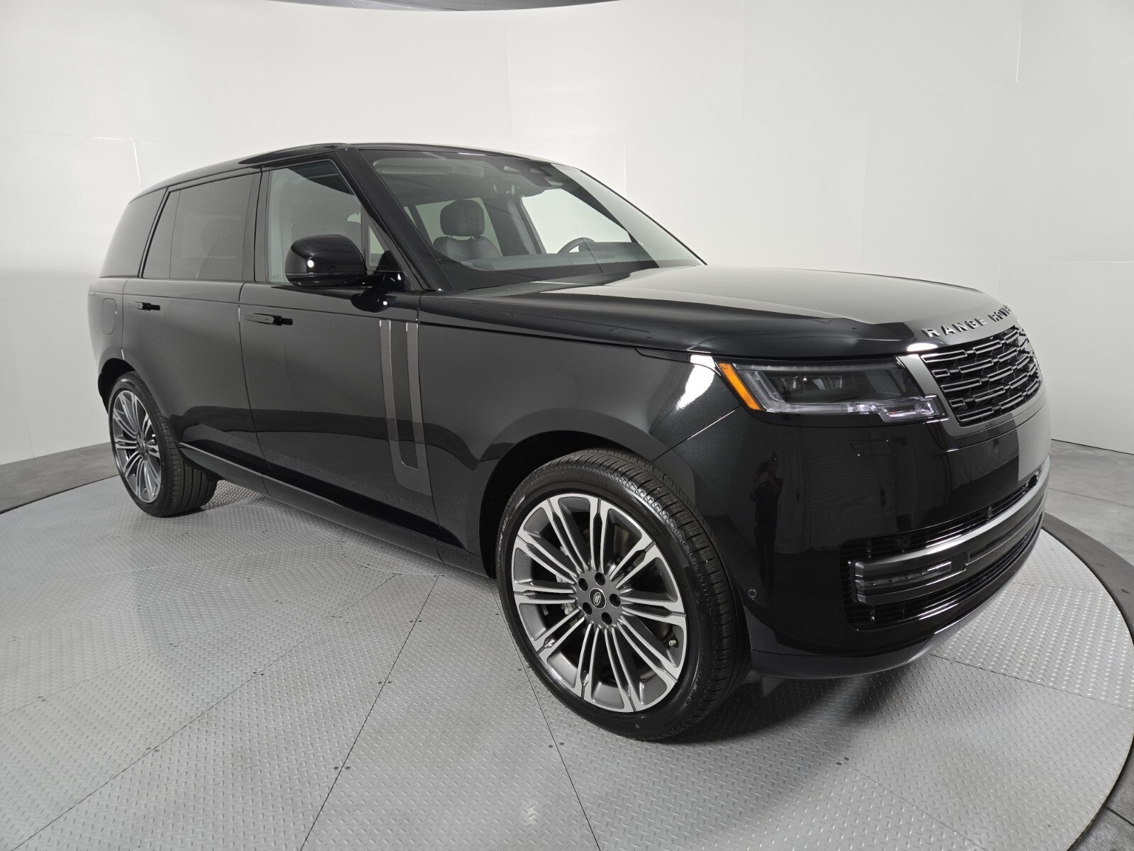 2025 Land Rover Range Rover SE photo 12