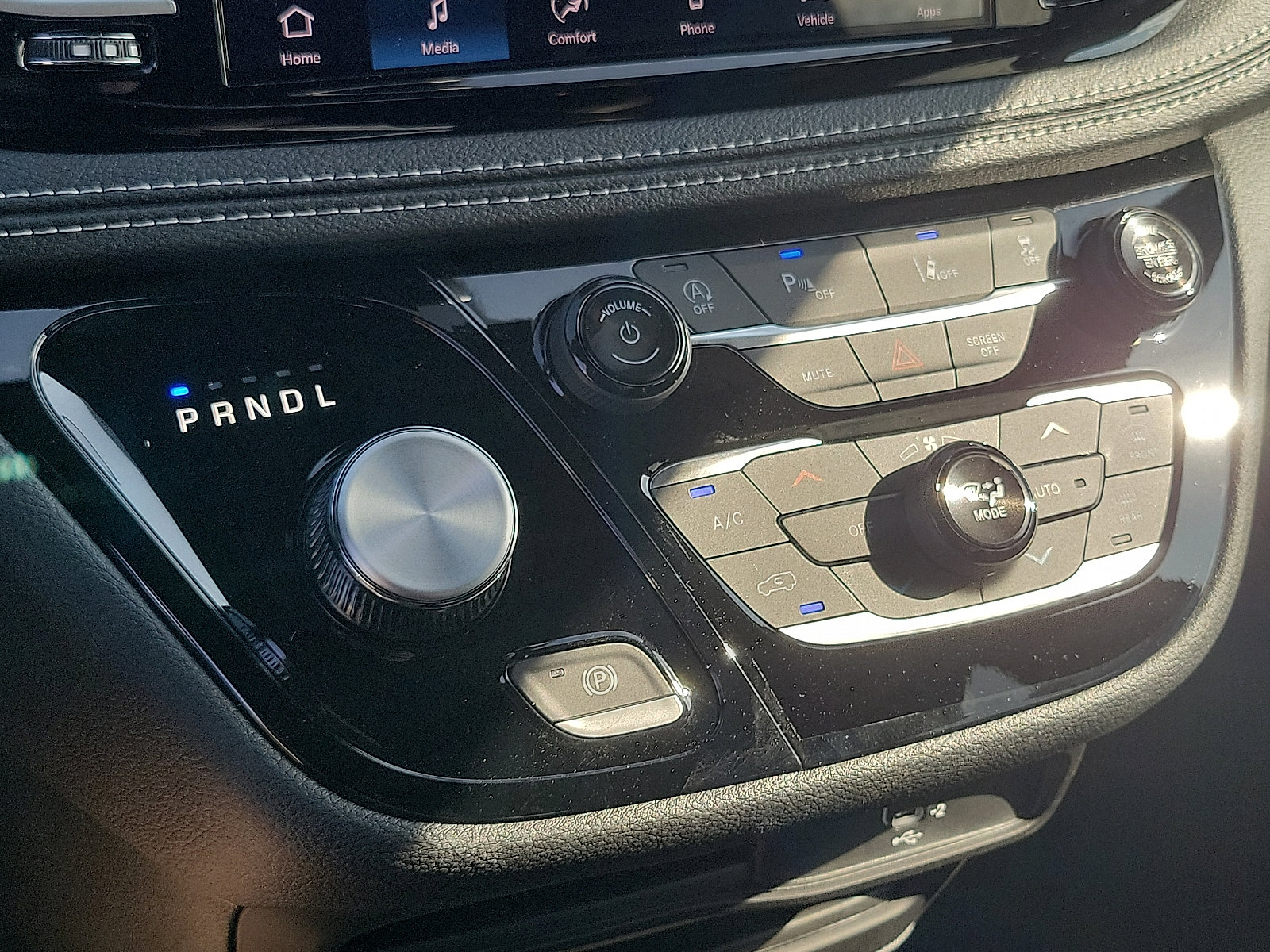 2026 Chrysler Pacifica photo 8