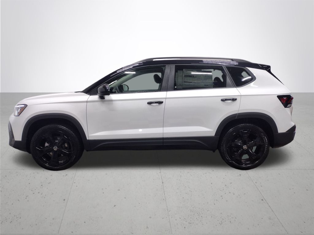 2025 Volkswagen Taos SE photo 8
