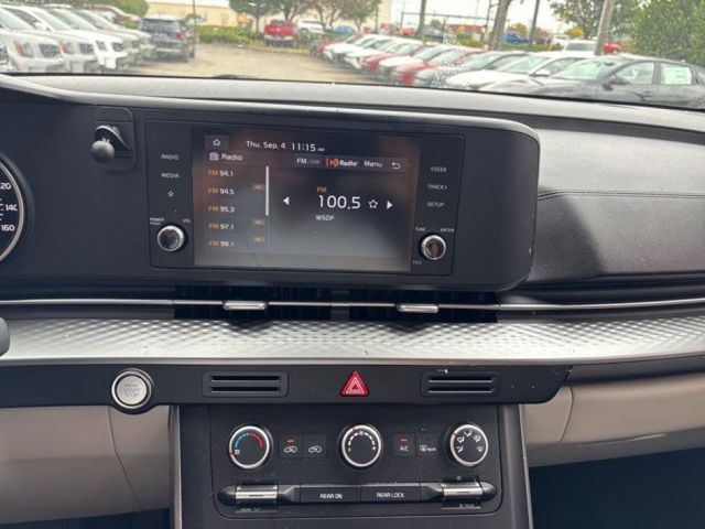 2023 Kia Carnival LX photo 12