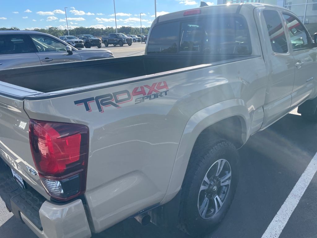 2019 Toyota Tacoma TRD Sport photo 13