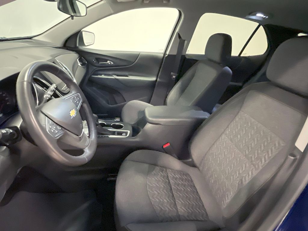 2022 Chevrolet Equinox LT photo 2