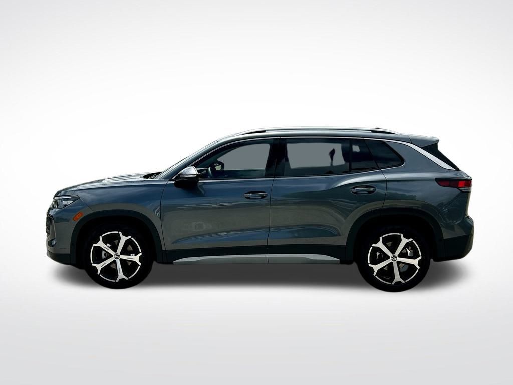 2025 Volkswagen Tiguan SE photo 3