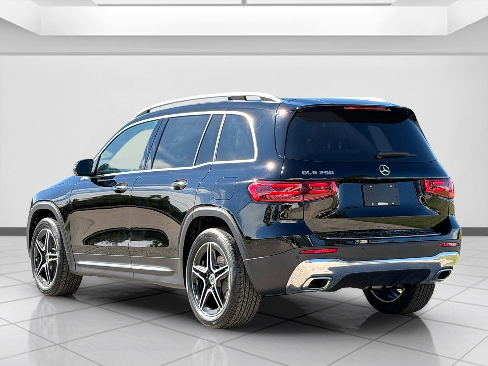 2026 Mercedes Benz GLB 250 photo 4