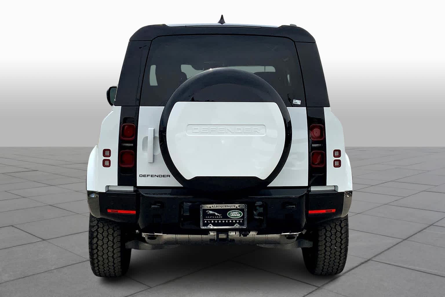 2025 Land Rover Defender 90 X-Dynamic SE photo 4