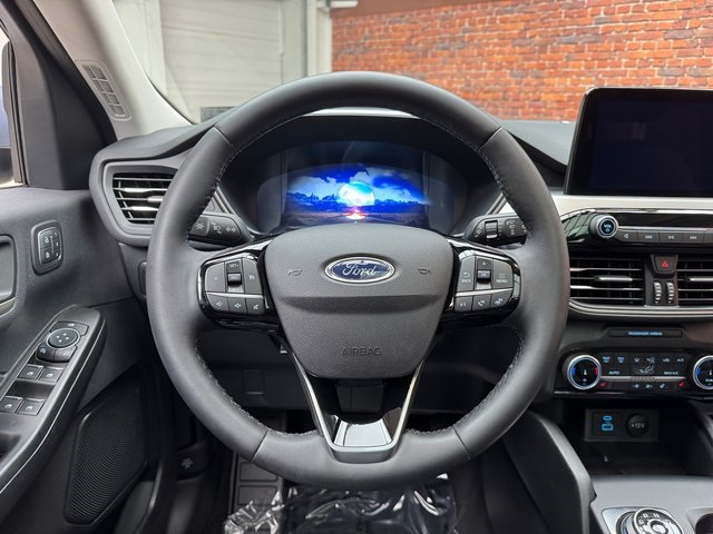 2022 Ford Escape SEL photo 13