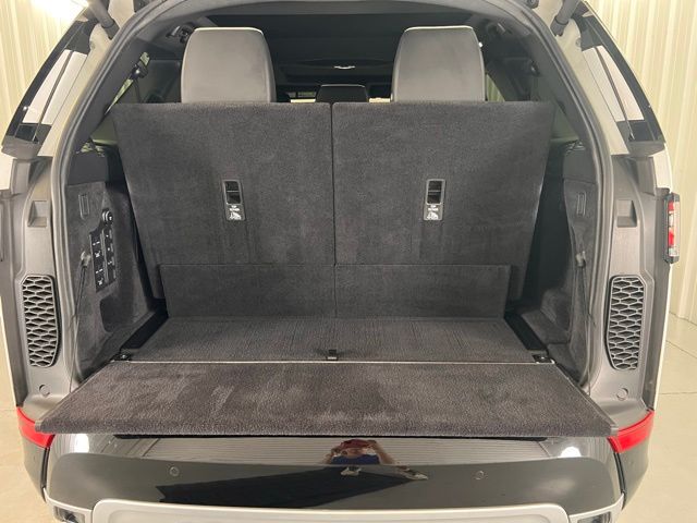 2020 Land Rover Discovery HSE Luxury photo 19
