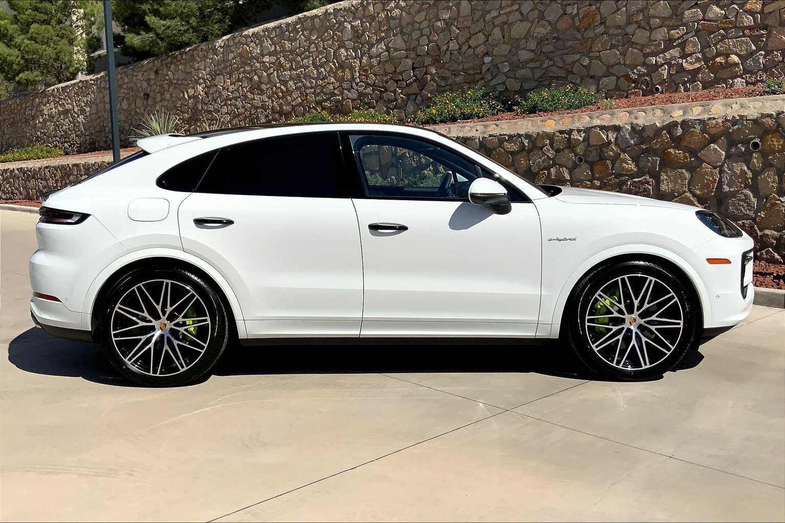 2025 Porsche Cayenne E-Hybrid Coupe photo 8