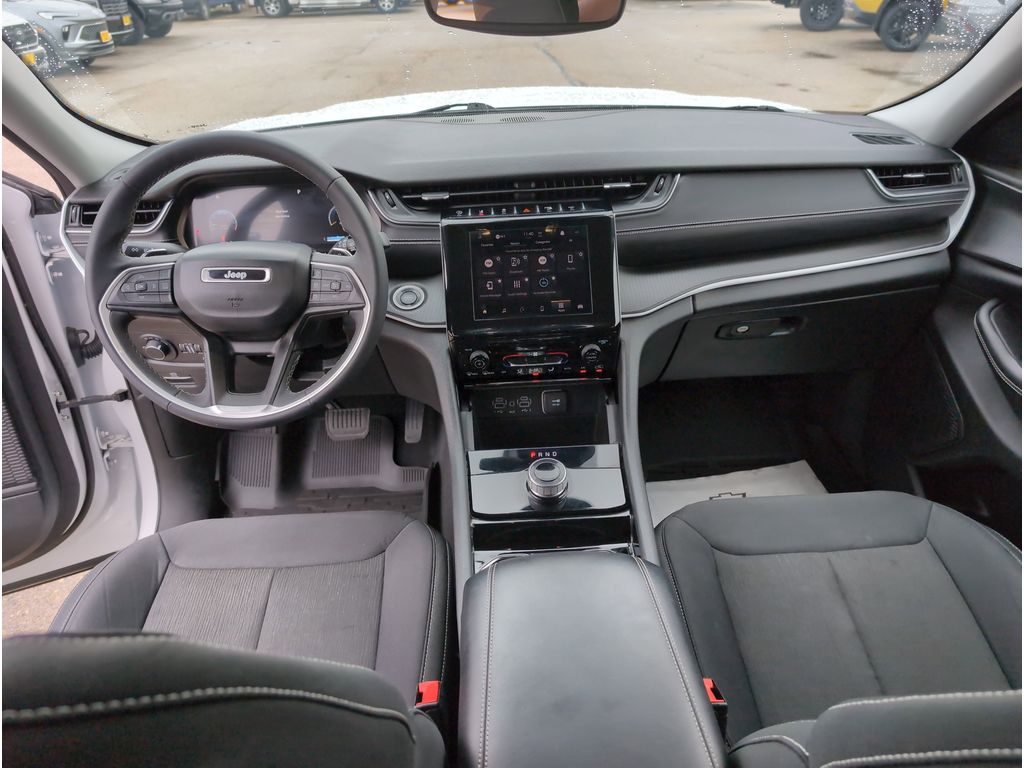 2023 Jeep Grand Cherokee Laredo photo 8