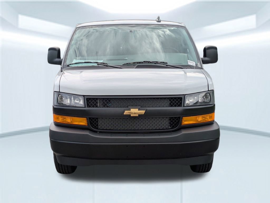 2025 Chevrolet Express Cargo 2500 photo 4