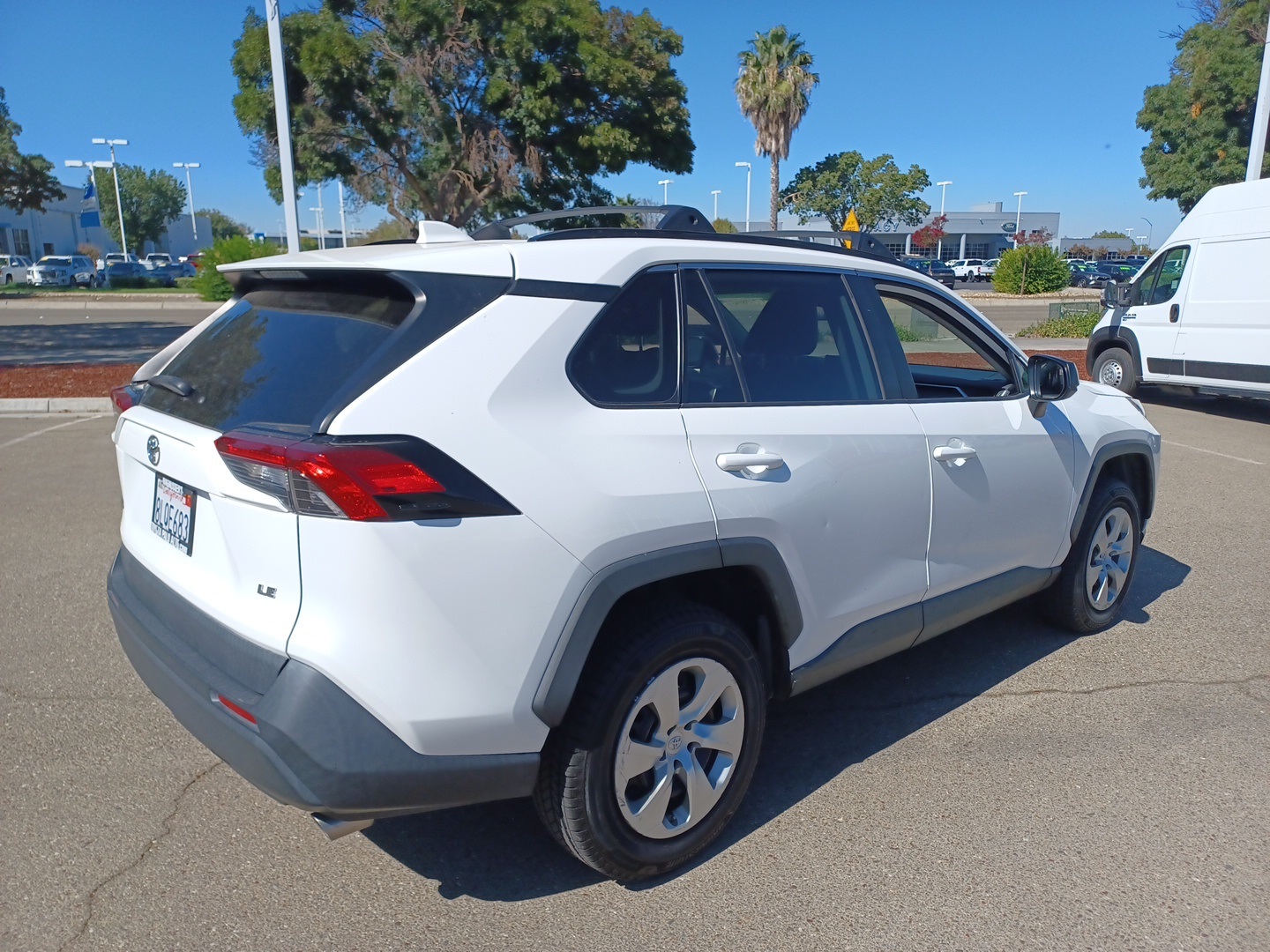 2019 Toyota RAV4 LE photo 3